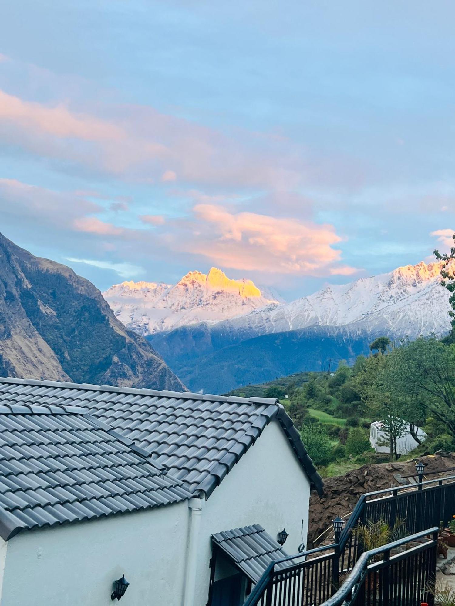 Faraway Cottages, Auli Joshīmath Exteriér fotografie